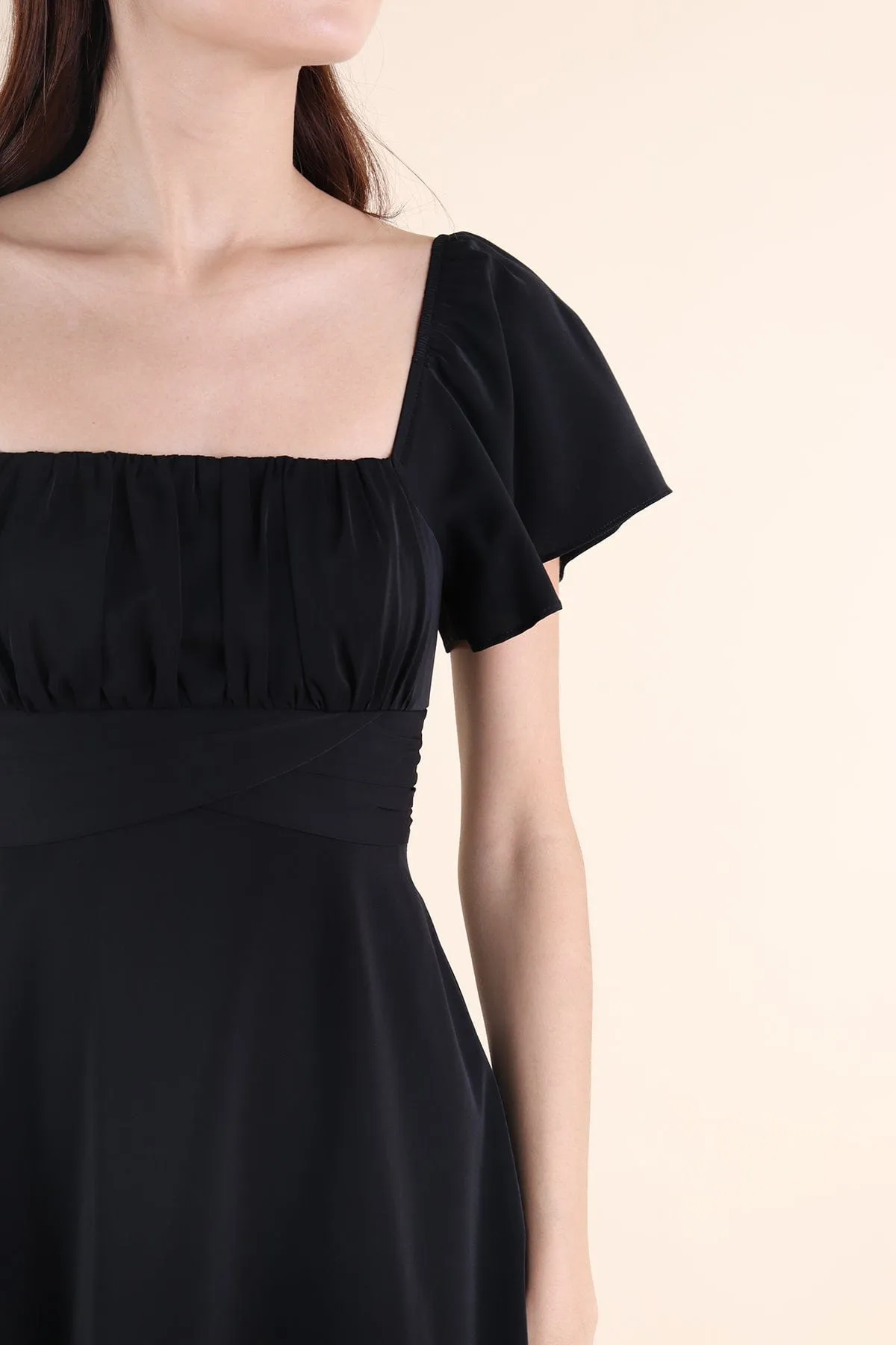 NEVEA RUCHED FLUTTER SLEEVE DRESS IN BLACK