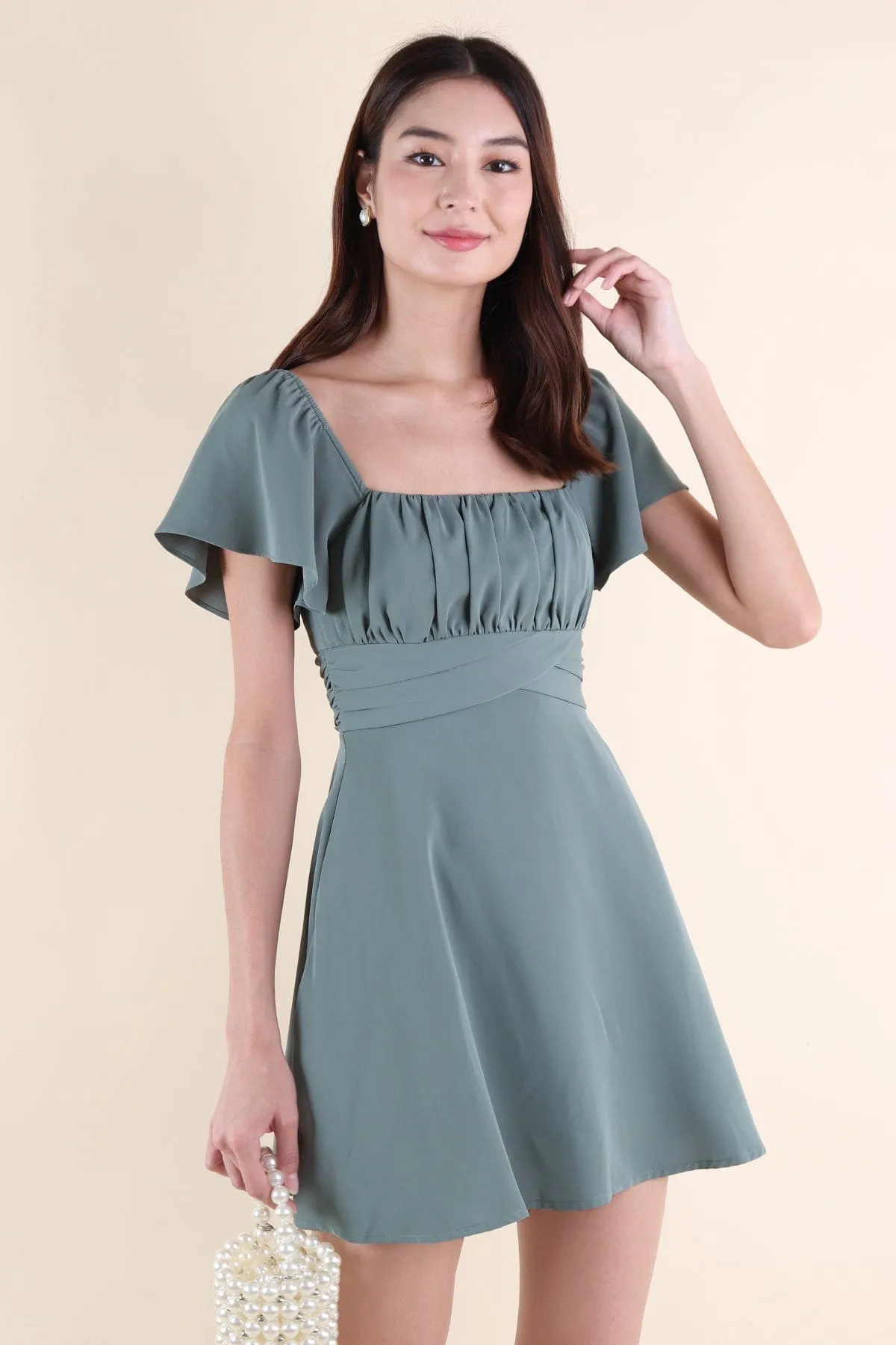 NEVEA RUCHED FLUTTER SLEEVE DRESS IN GREEN