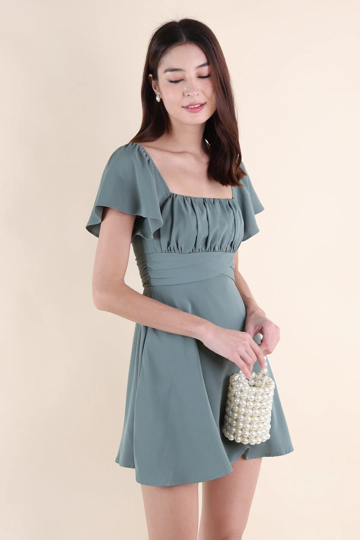 NEVEA RUCHED FLUTTER SLEEVE DRESS IN GREEN